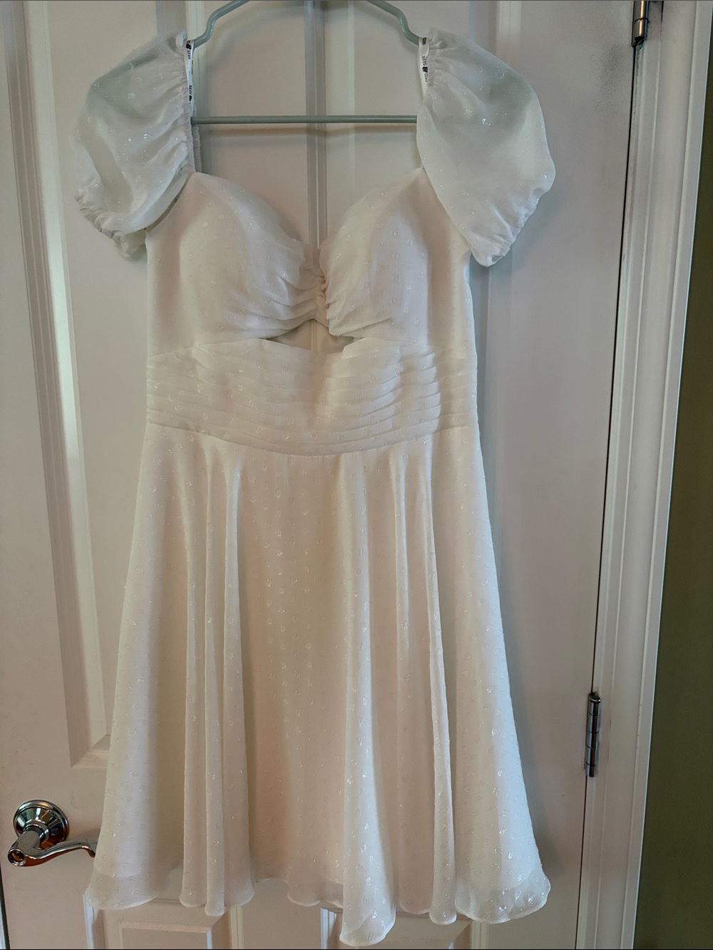 White Puff-Sleeve Party Dress